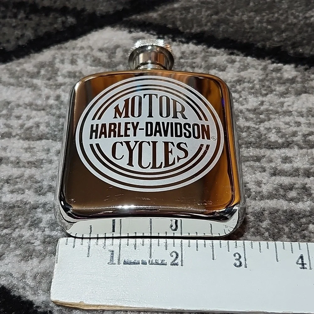 HARLEY DAVIDSON ENGRAVED CIRCLE HD LOGO STAINLESS STEEL HIP FLASK
